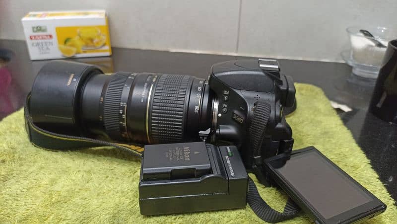 Nikon D5100 with 70-300 lens and bag and card 0