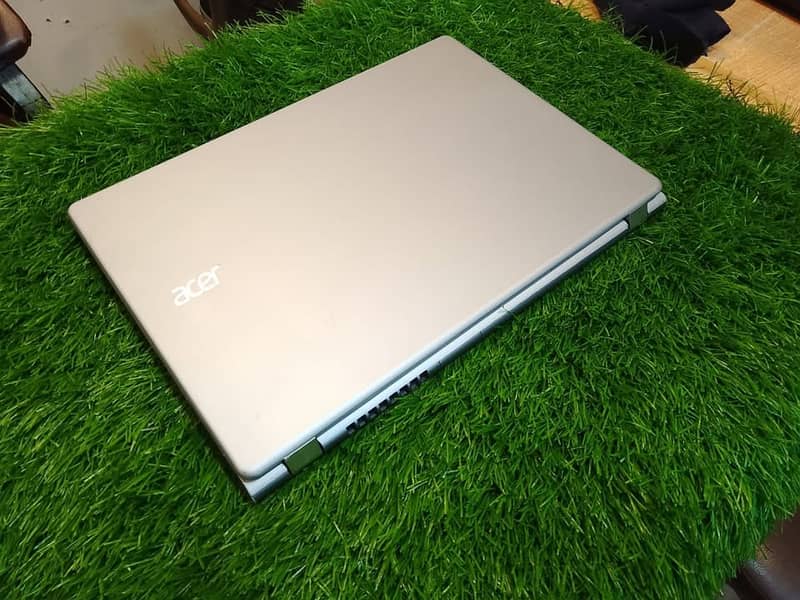 Acer 5th Generation Laptop - Acer C740 4/128 0