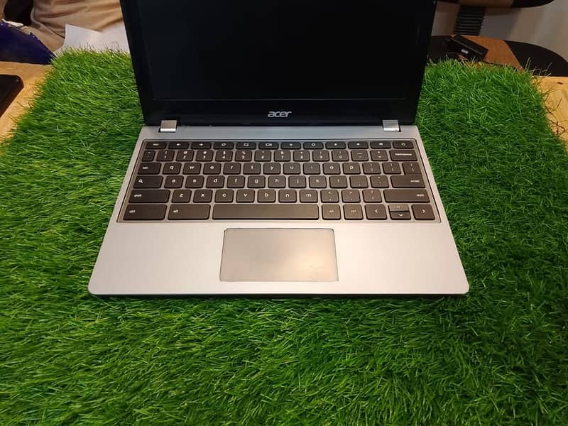 Acer 5th Generation Laptop - Acer C740 4/128 1