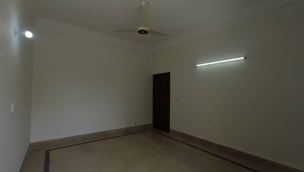 Gulberg Prime Location 1 Kanal House For Rent 23