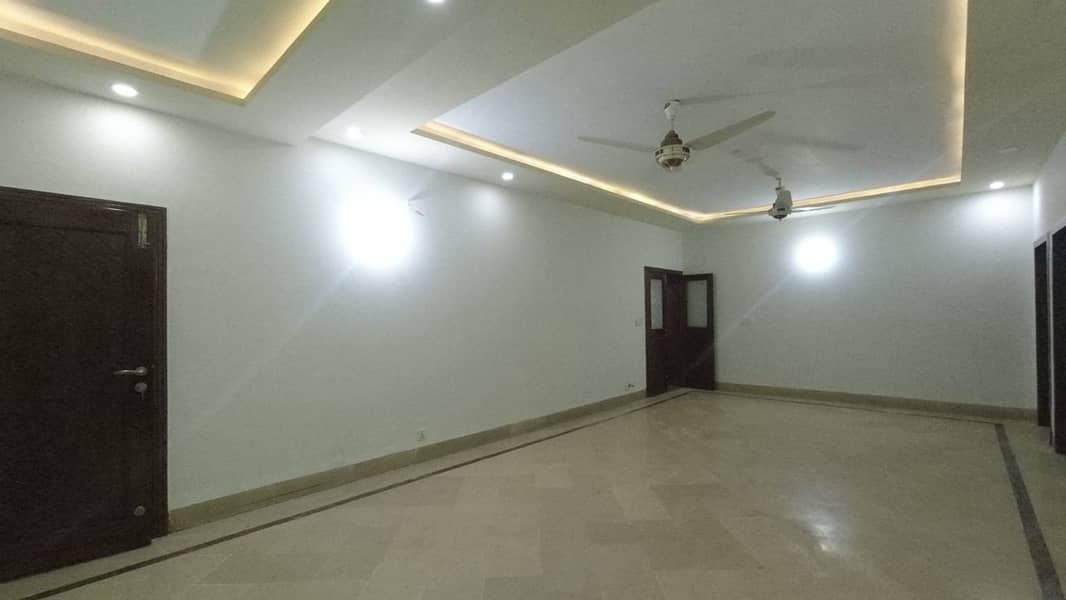 Gulberg Prime Location 1 Kanal House For Rent 38