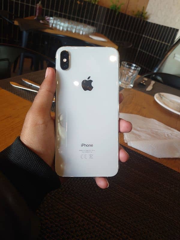 I phone xs mas 64gb Dual sim pta approved 1