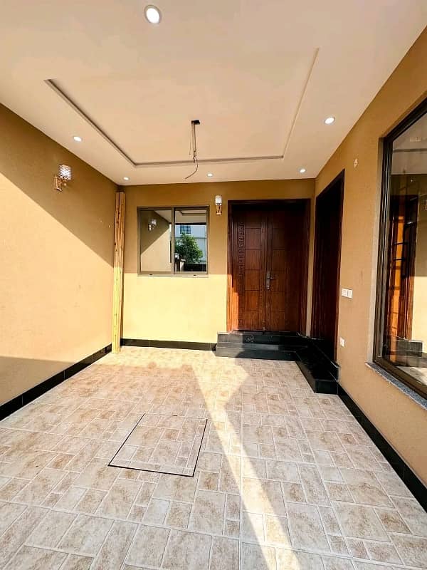 In Lahore You Can Find The Perfect Prime Location House For sale 3