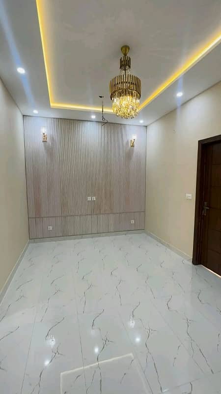 In Lahore You Can Find The Perfect Prime Location House For sale 5