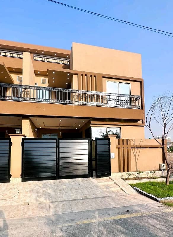 In Lahore You Can Find The Perfect Prime Location House For sale 8