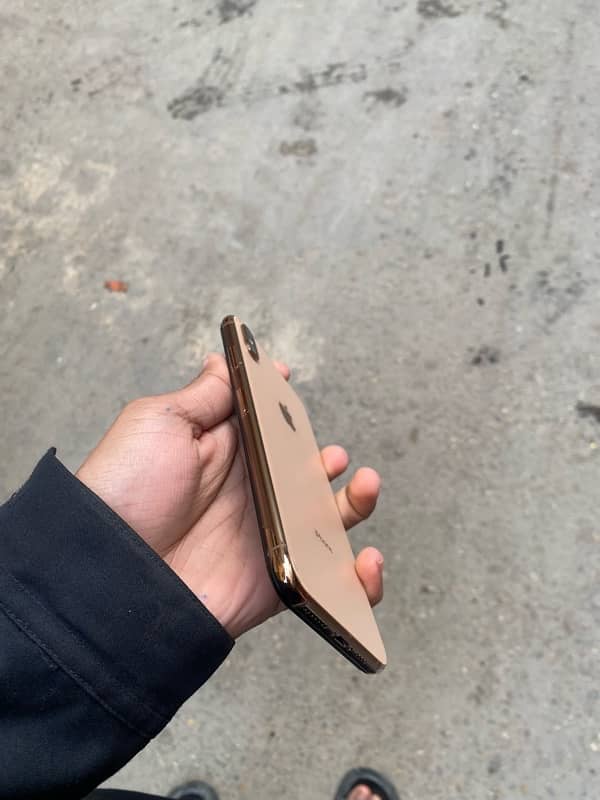 iPhone XS Max PTA approved 64 gb 10/9.5condition 0