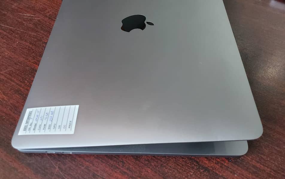 MACBOOK PRO 2020 M1 13" 16GB RAM 256GB SSD 5