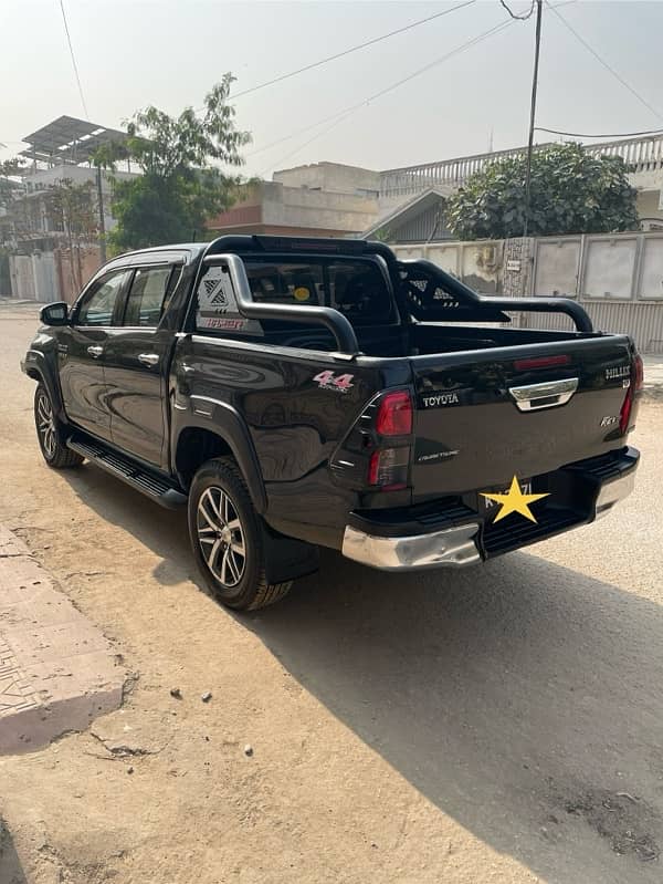 Toyota Hilux 2018 V 2