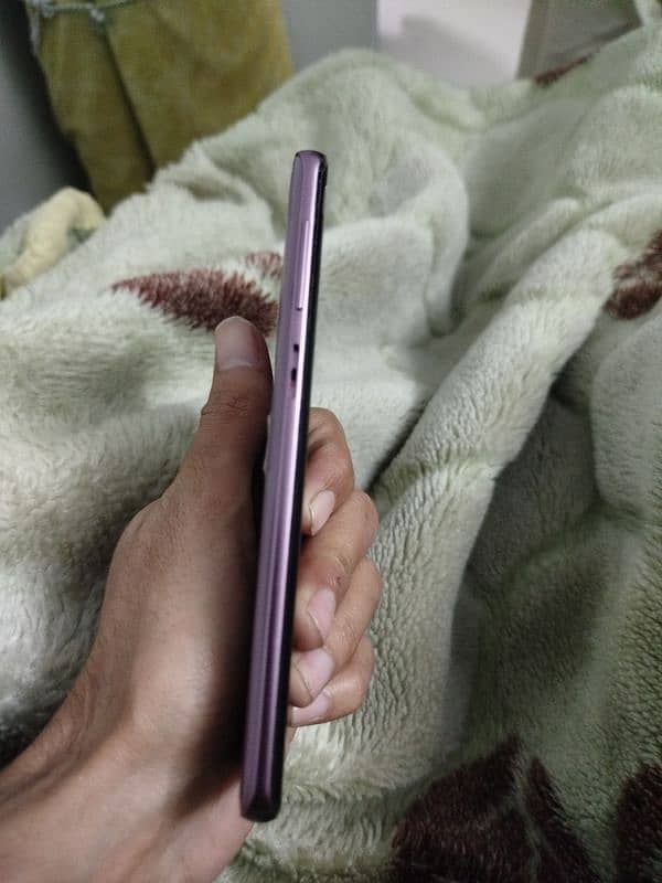 I am selling Samsung S9 4 64 hai glass demand hai 1