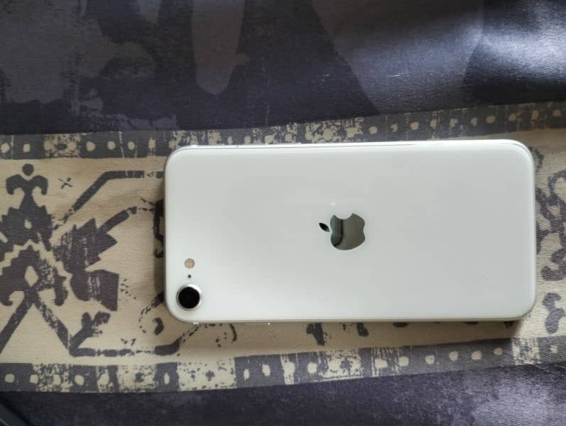 I phone se 2nd generation white colour 64 gb jv with box . 1