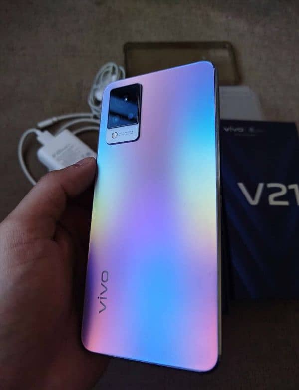 Vivo v21 8+4/128 3