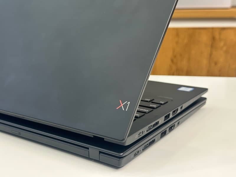 LENOVO THINKPAD X1 CARBON ( CORE - i7-7TH GEN ) 8 GB RAM-256 GB SSD 3