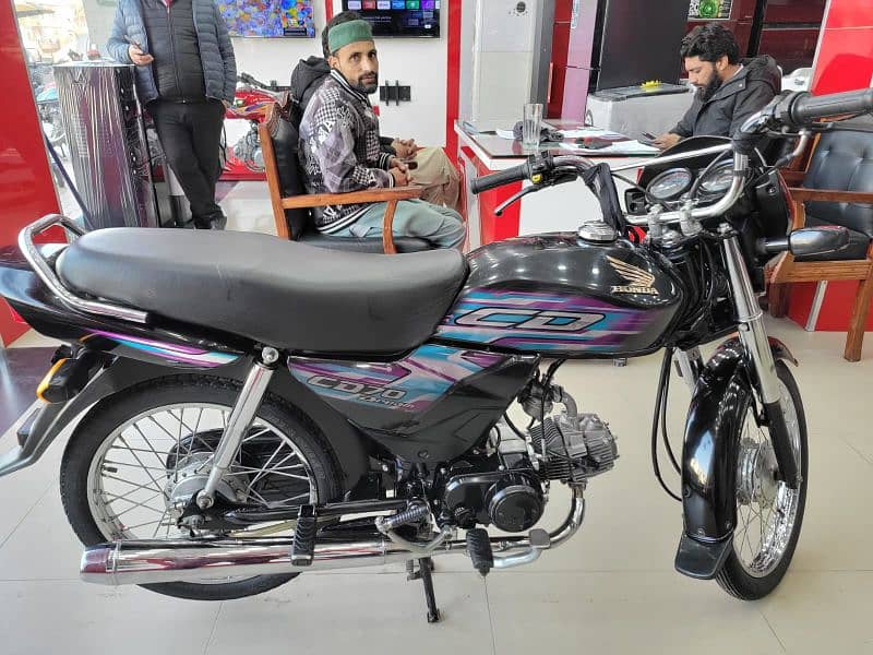 Honda CD 70 Dream Black Colour 4