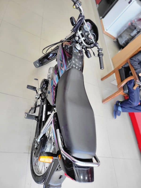 Honda CD 70 Dream Black Colour 6