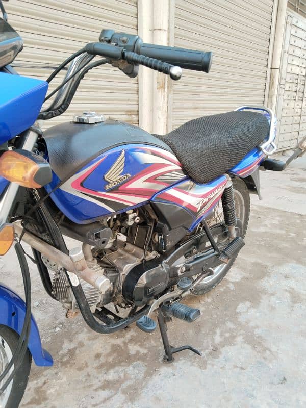 I'm selling a Honda pridor 100cc 2