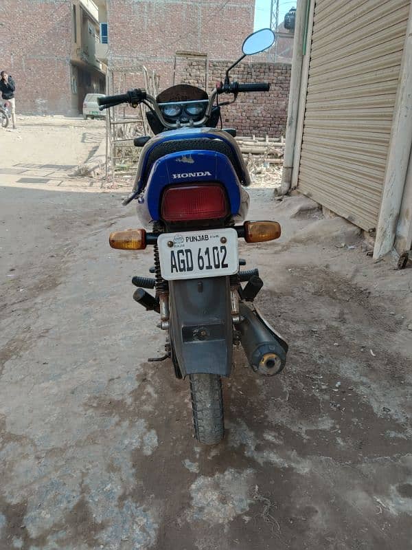 I'm selling a Honda pridor 100cc 3