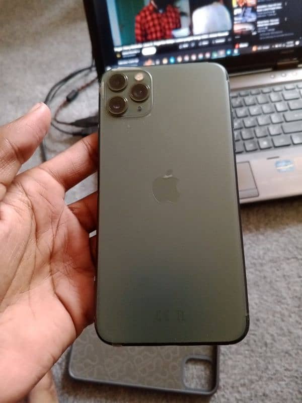 iphone 11 pro max 10/10 condition non pta water pack 4