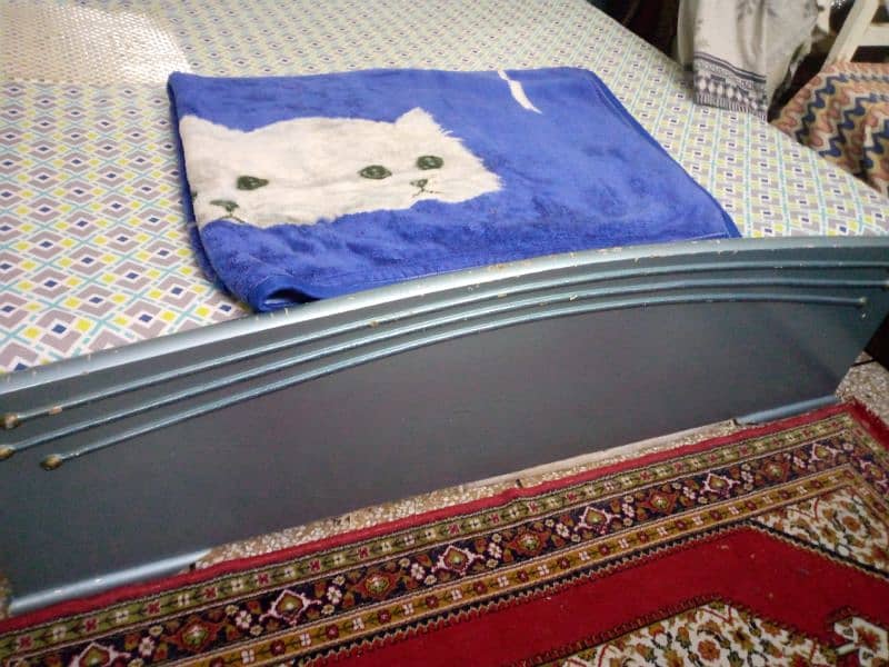 BED SET WITH DRESSING AND SIDE TABLES 2