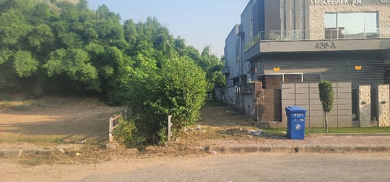 28 Marla 6498 Sqft Level And Solid Land Plot Dead End Corner. Huge Extra Land. Peaceful And Quiet Area. Asking 5.50 Crore. 2