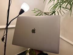 MacBook Pro 2018 - 15.4 inch (i9 & 32 GB)