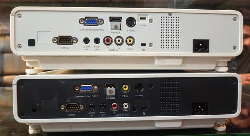 projector multimedia 8