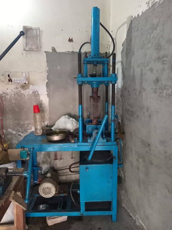 Four pillar hydraulic molding machine 0