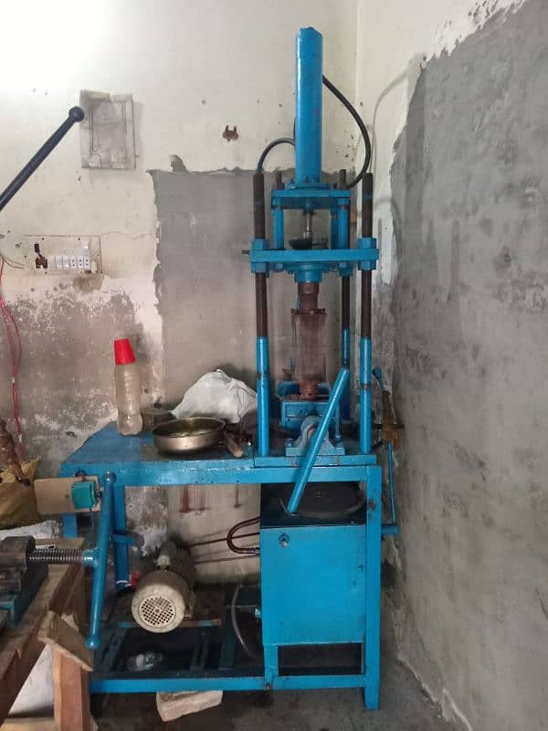 Four pillar hydraulic molding machine 4