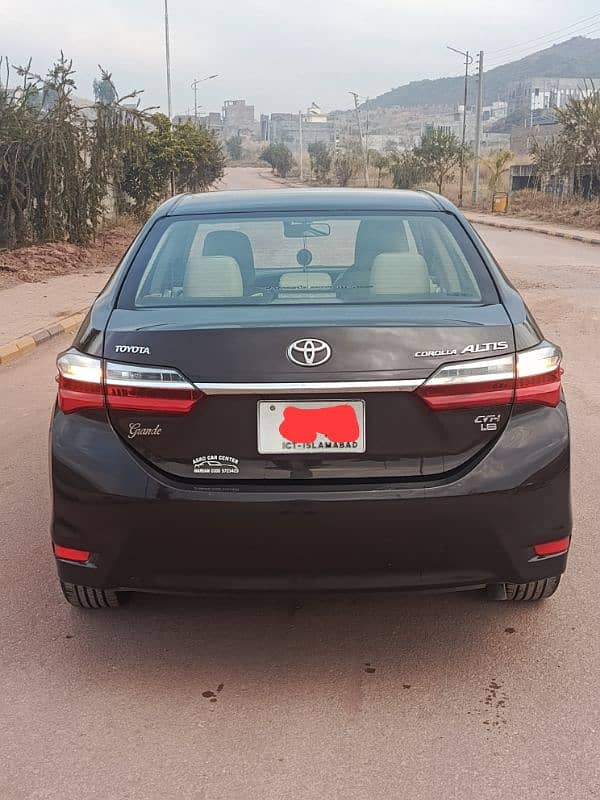 Toyota Altis Grande 2017 1