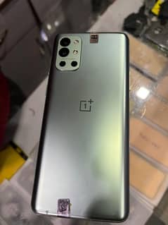 one plus 9r 10/10 condition with charger