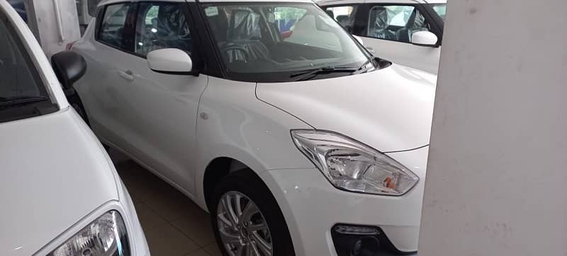 Suzuki Swift GL CVT 2025 1