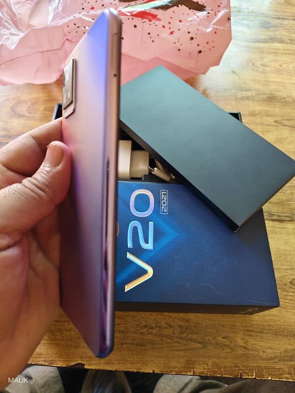 Vivo V20 1