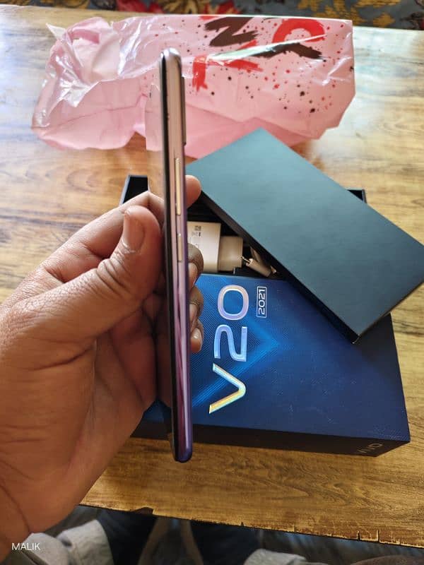 Vivo V20 3