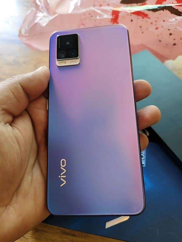 Vivo V20 4