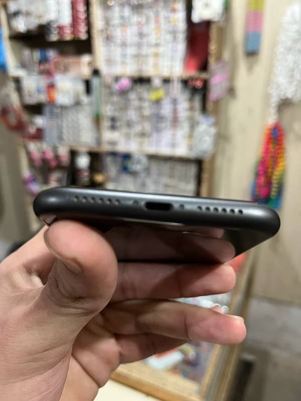 IPhone 11 Non PTA factory unlock 64gb 4