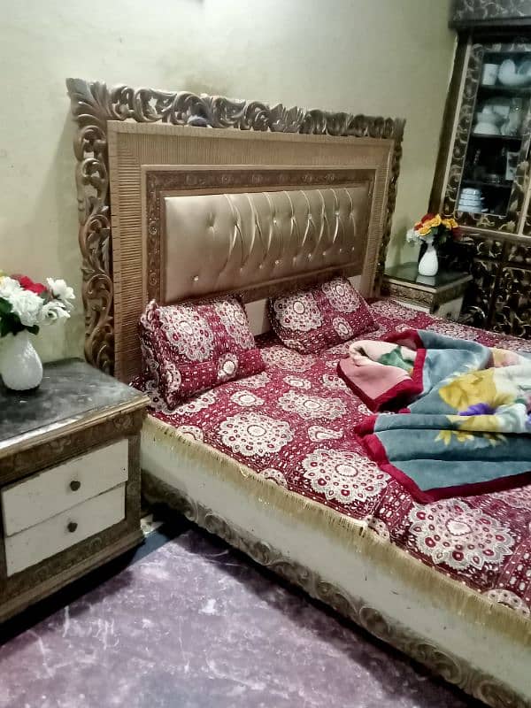 bed with dewan good condition 0