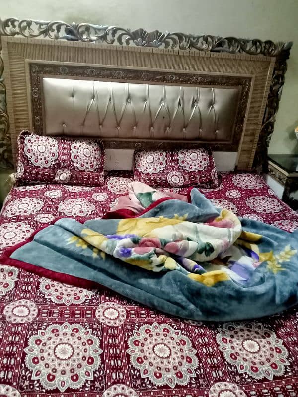 bed with dewan good condition 3