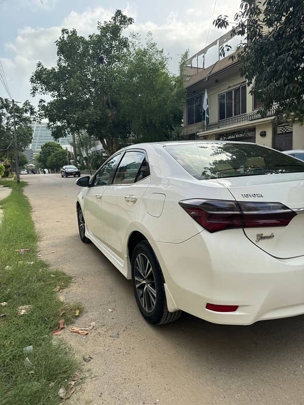 Toyota Altis Grande 2018 4