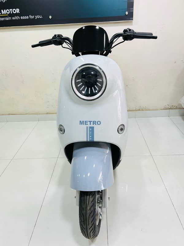 Metro T9 Eco Electric Scooty 1