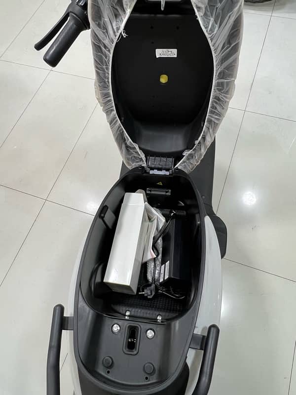 Metro T9 Eco Electric Scooty 6