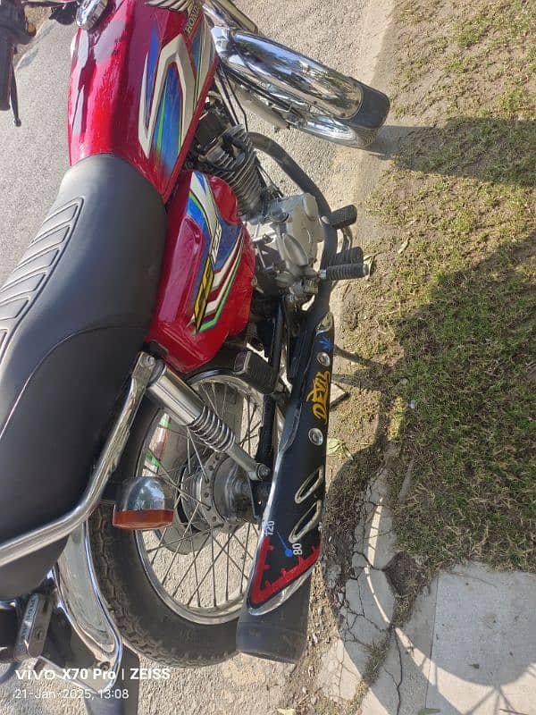 Honda CG 125 Red 2022 4