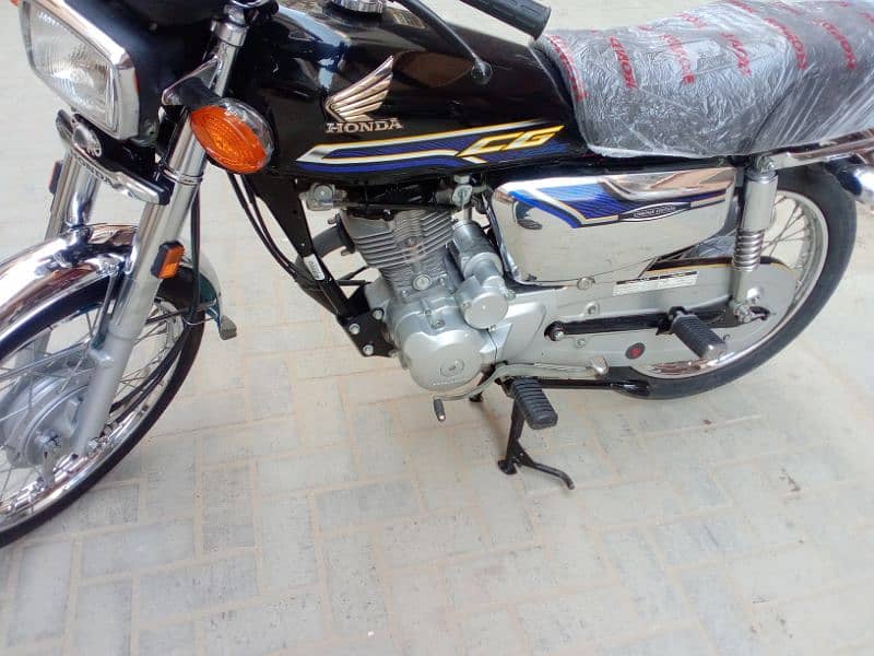 Honda 125 karachi number 24 model 4