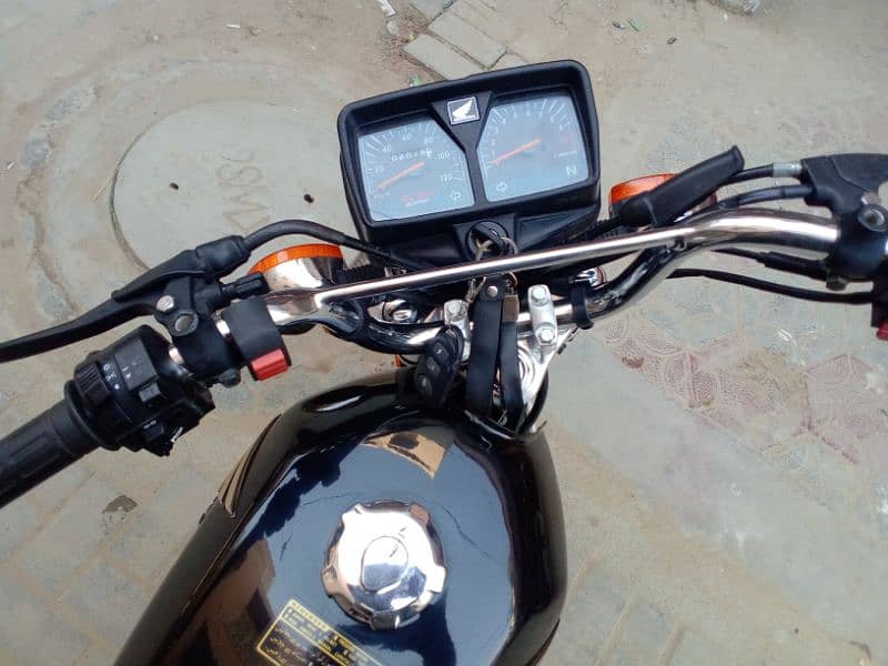 Honda 125 karachi number 24 model 6