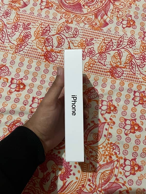 New Box Pack iPhone 13 128GB Factory Locked 2