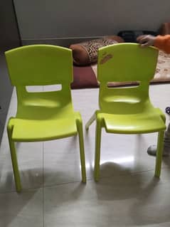 2 chairs ND one table lyt green chairs ND dark green table