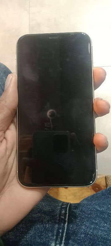 I am selling my I phone 3