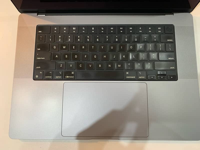 macbook pro m1 pro 16inch 32/1TB 3