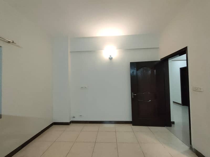 Cheapest 10 Marla 3 Bed Flat On Superb Location Is Avialable For Sale In Askari-11, Lahore 4