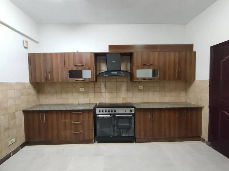 Cheapest 10 Marla 3 Bed Flat On Superb Location Is Avialable For Sale In Askari-11, Lahore 6