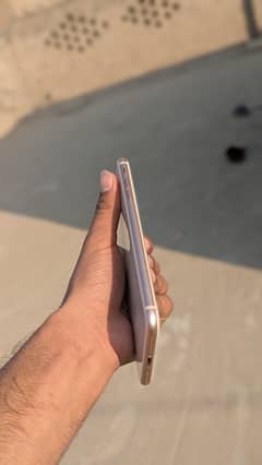 i phone 8+ 256gb pta 10/9 mobile all ok ha koi bi masla nahi ha