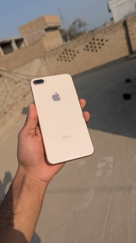 i phone 8+ 256gb pta 10/9 mobile all ok ha koi bi masla nahi ha 5